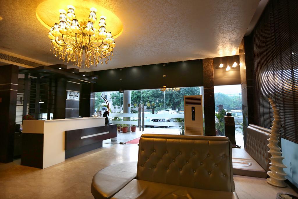 Hotel Oyster Chandīgarh Exterior foto