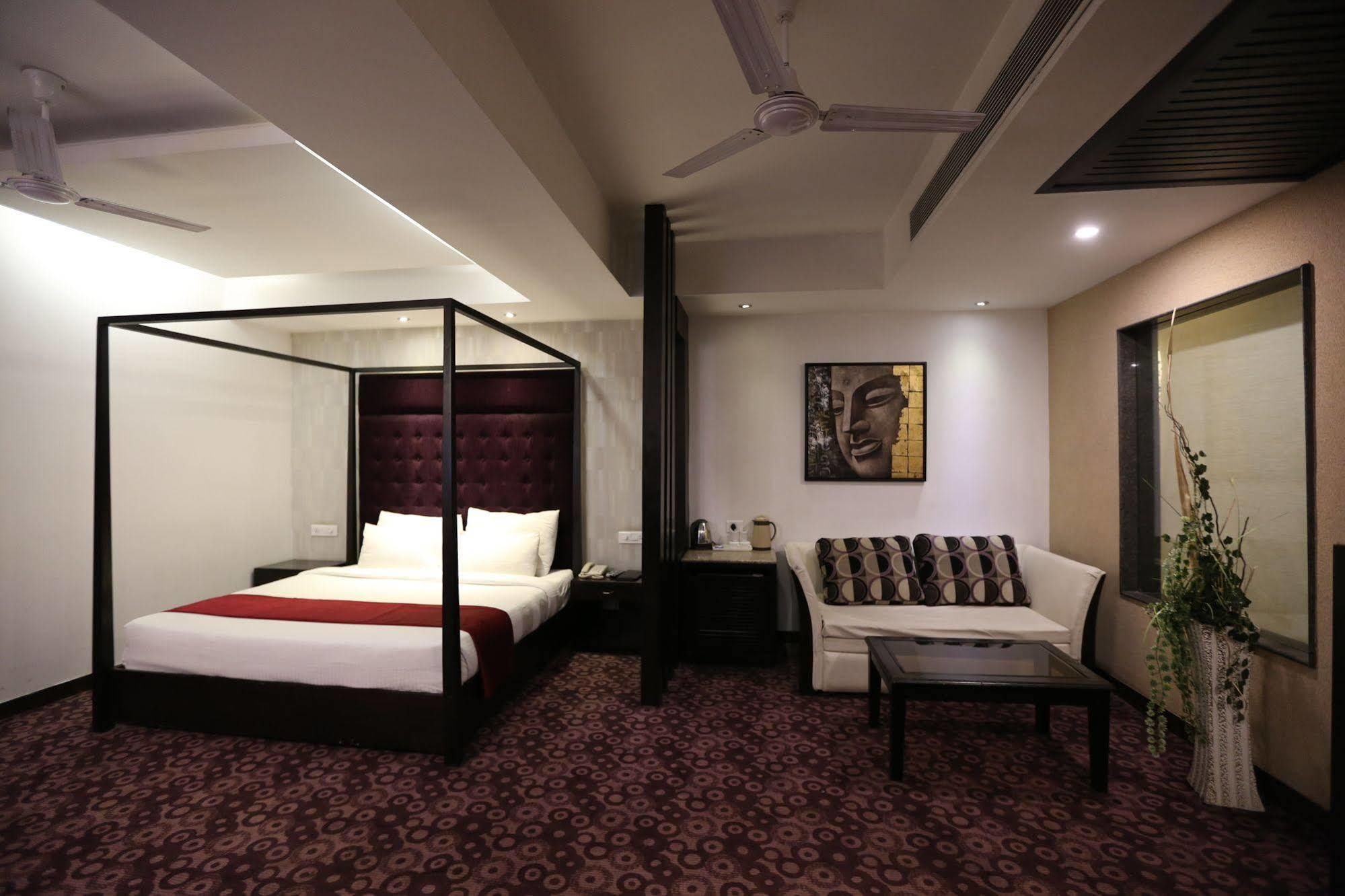 Hotel Oyster Chandīgarh Exterior foto
